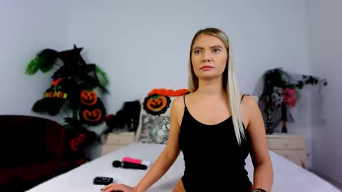 Chloe online show from October 21, 4:38 am