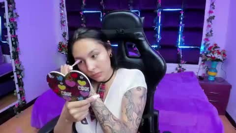 ChloeeThompson online show from February 18, 2:59 am