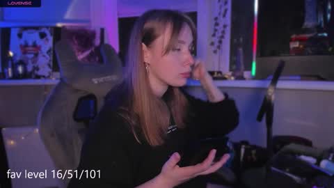 chloegins online show from October 25, 3:52 pm