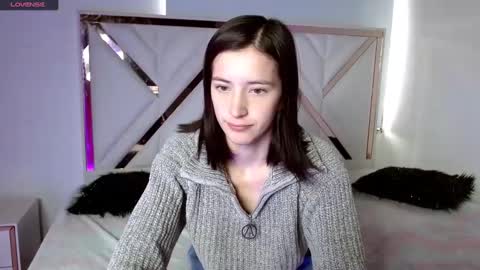 Chloe online show from March 7, 1:07 pm