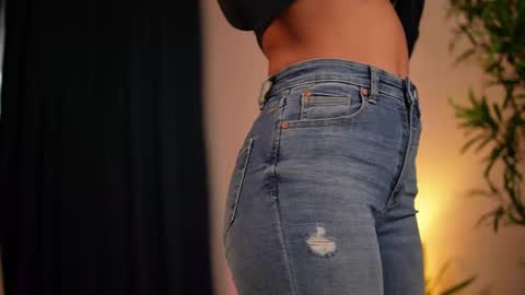 chloemin_ online show from November 10, 7:03 am