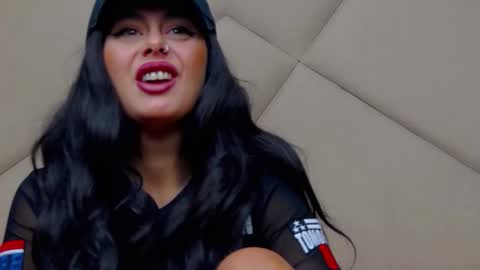 Chloe Vee online show from September 17, 5:05 am