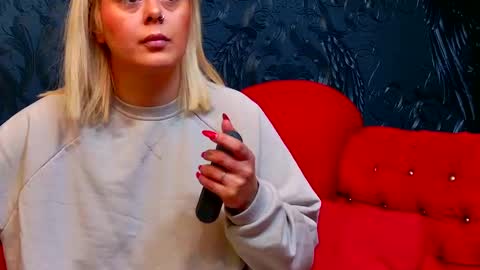 Chloe Vee online show from February 23, 8:22 am