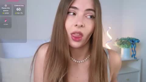 chloi_hes online show from February 25, 11:53 am