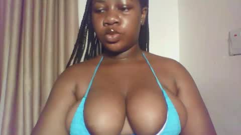 chocolateassgirl61 online show from October 31, 7:23 am