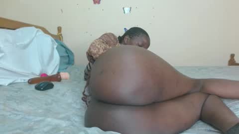 Snapshot of chocolatebony_ chatting on October 22, 7:02 am chocolatebony_ online show from October 22, 7:02 am