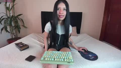  Laura  online show from February 22, 2:49 pm