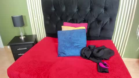  Laura  online show from February 11, 1:41 pm