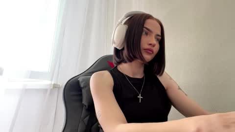 christelgabisi online show from May 24, 12:15 pm