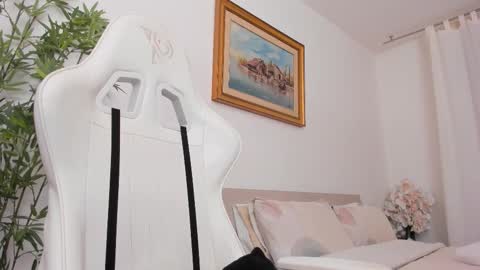 Hi im Christine online show from October 15, 4:04 am