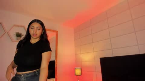 Christine  online show from November 11, 12:13 pm