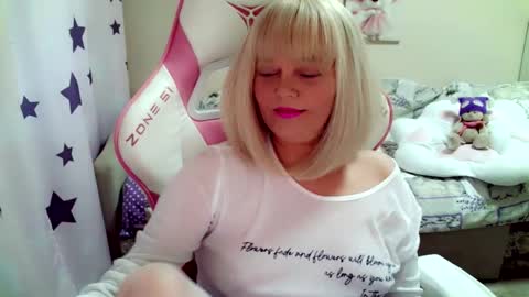 Christi online show from November 8, 6:40 am