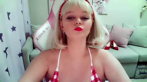 Snapshot of christirose chatting on February 4, 7:29 am Christi online show from February 4, 7:29 am