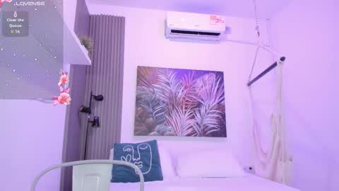 Snapshot of cinnia_ chatting on October 22, 12:10 pm Cintia online show from October 22, 12:10 pm