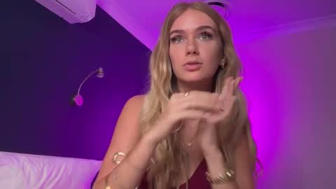 Claire online show from January 18, 8:21 am