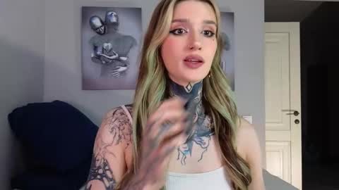 Snapshot of clarewoods chatting on September 24, 9:47 pm Sophie online show from September 24, 9:47 pm