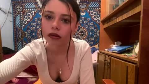 Mia online show from April 24, 1:25 pm