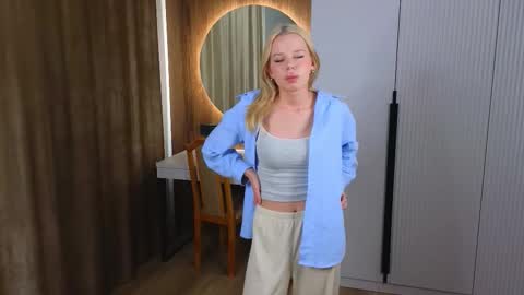 Aria online show from November 14, 12:38 pm