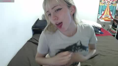  CLOE  online show from April 28, 9:51 pm