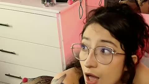 Snapshot of cloe_leeee chatting on October 22, 5:34 am Cloe Leeee online show from October 22, 5:34 am