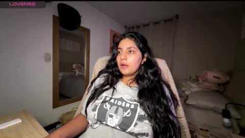 cloe small online show from October 17, 5:10 am