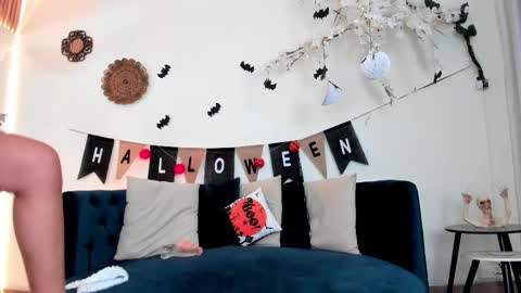 CLOE  online show from October 26, 4:08 am