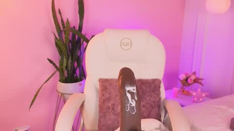 cloeparker_ online show from November 25, 1:02 pm