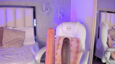 cloeparker_ online show from December 2, 12:40 pm