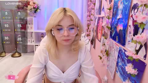 Mia online show from September 24, 5:01 pm