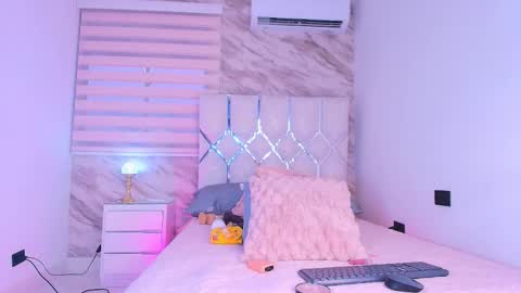 colett online show from November 9, 12:23 pm