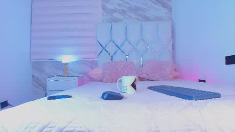 colett online show from October 30, 12:17 pm