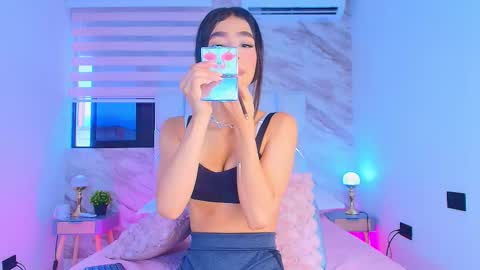 colett online show from December 4, 12:18 pm