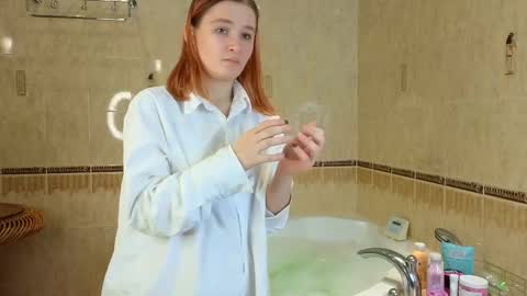 Amelia online show from November 30, 6:01 pm