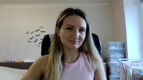 cora_fora online show from November 6, 12:00 pm