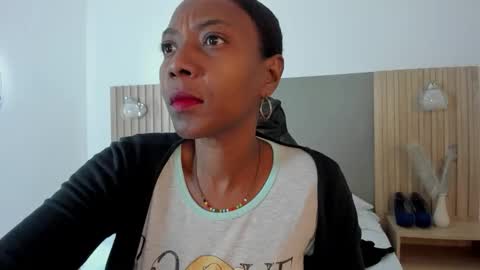 C O R A  L online show from December 16, 2:17 am