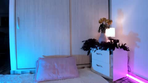Coralinekam1 online show from June 2, 10:11 pm