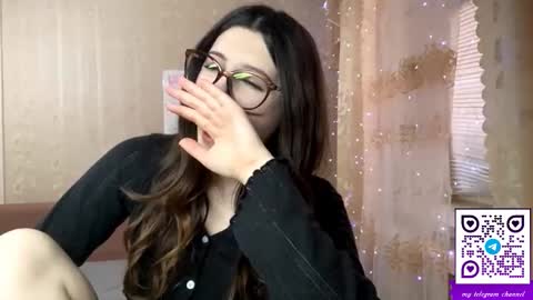 Elisheva online show from March 25, 3:04 pm