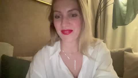 cosmo_blondiee online show from September 21, 7:56 pm