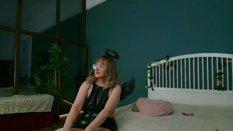 cougarmilf_ online show from May 31, 8:10 pm