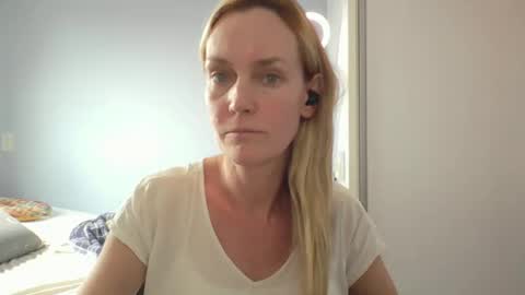 Anny online show from April 1, 4:59 pm