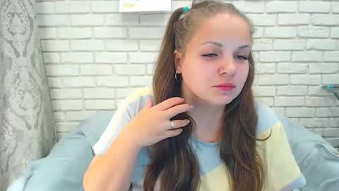 Crazyy Girl  online show from December 18, 2:28 pm