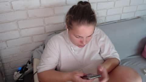 Crazyy Girl  online show from October 31, 3:27 pm