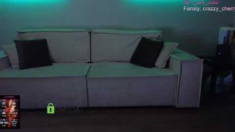 Snapshot of crazzy_cherry chatting on September 25, 1:32 pm crazzy cherry online show from September 25, 1:32 pm