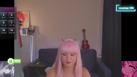 Snapshot of creammeow chatting on October 15, 3:53 am Alina online show from October 15, 3:53 am