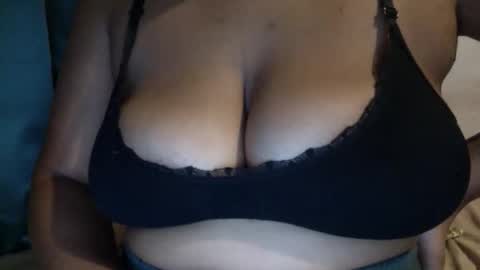 Snapshot of creamycocobabe chatting on October 24, 12:17 am CreamyCocoBabe online show from October 24, 12:17 am