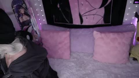 Crimson Kitten online show from July 9, 3:20 am