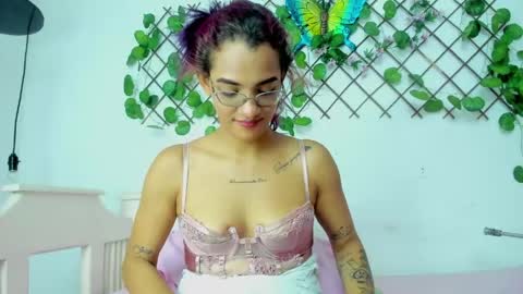 cris_dulce online show from April 17, 9:50 pm