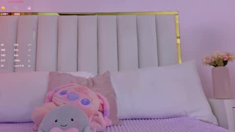 Snapshot of cristal_bunny chatting on October 23, 1:00 am Cristal online show from October 23, 1:00 am