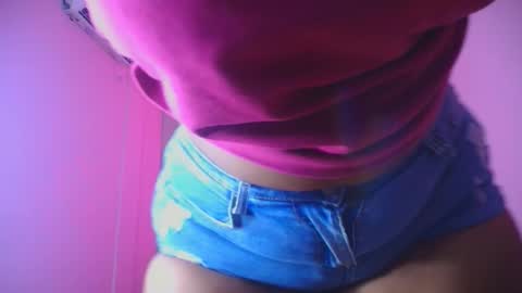 Snapshot of cristal_hott01 chatting on October 21, 9:19 pm Cristal online show from October 21, 9:19 pm