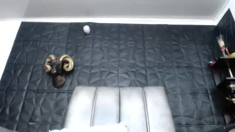 Hanna  online show from April 9, 10:53 am